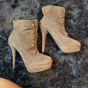 👢Heel booties.👢